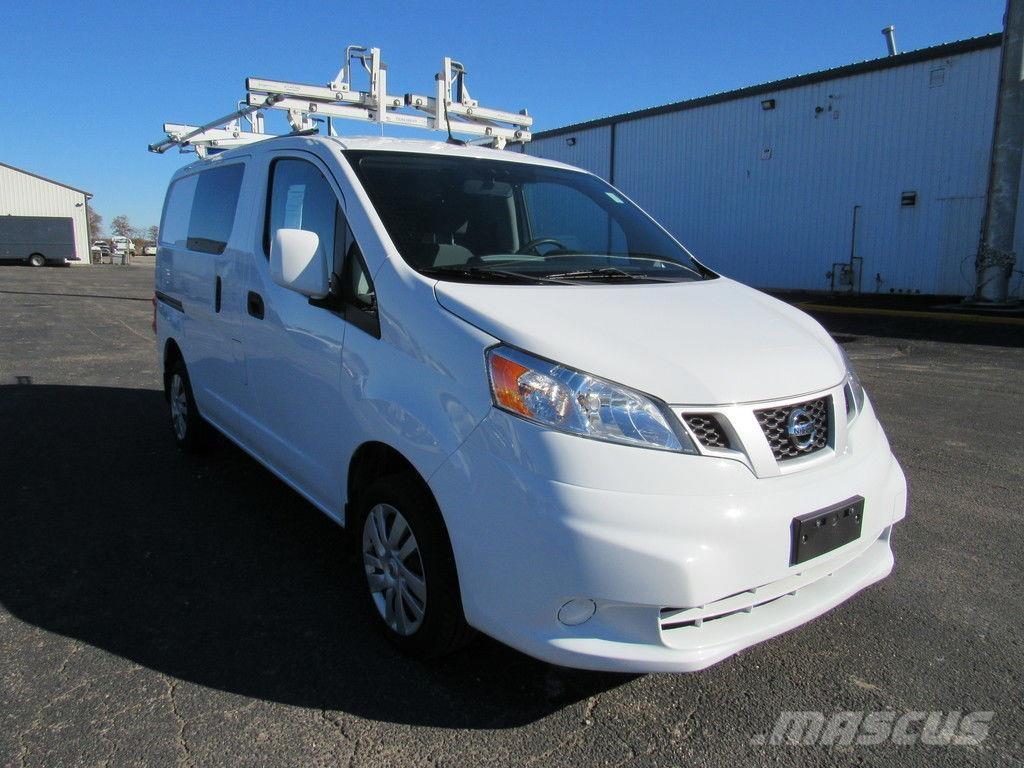 Nissan NV200 شاحنة مقفلة