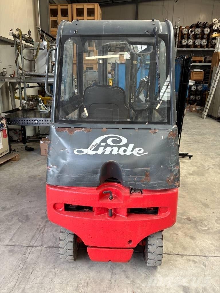Linde E 20 P-02 شاحنات ذات رافعات شوكية تعمل بالكهرباء