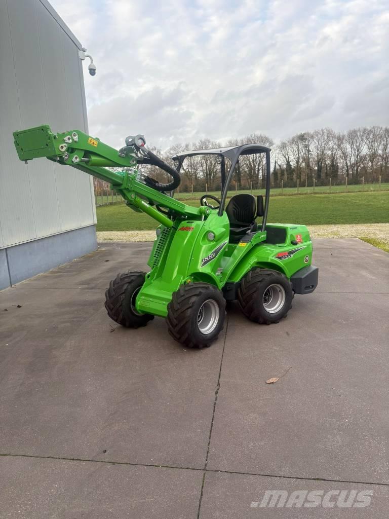 Avant 635 لوادر انزلاقية التوجيه