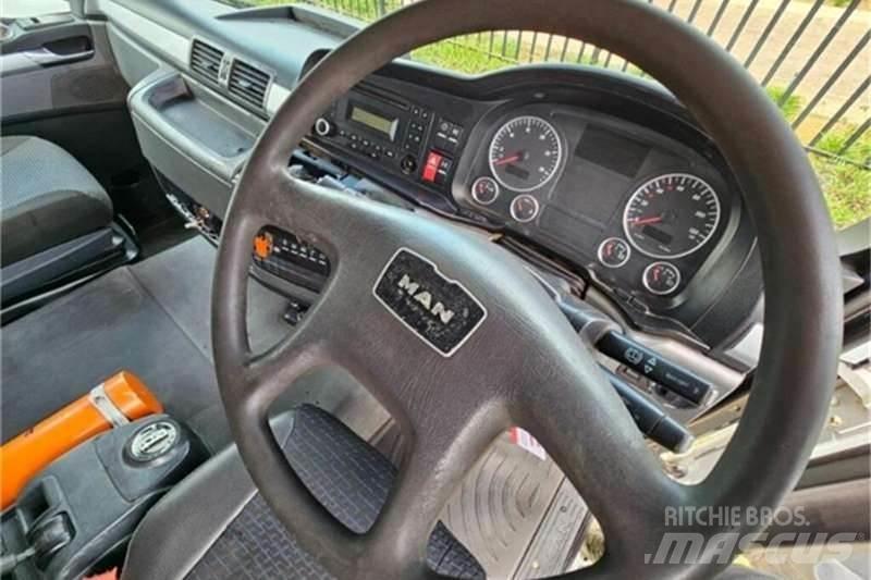 MAN 33 SERIES شاحنات أخرى