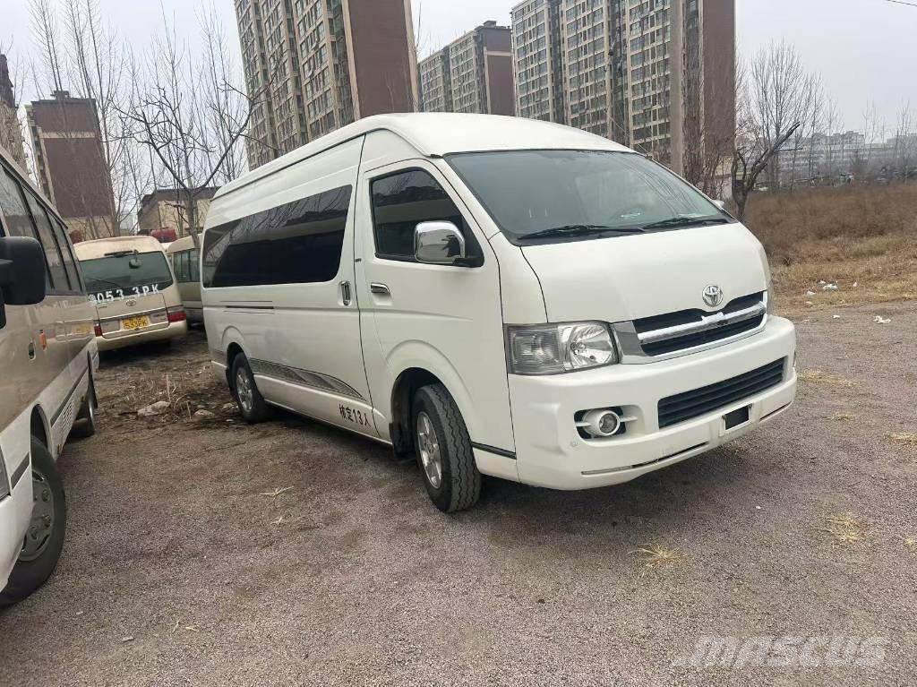 Toyota Hiace حافلة داخل المدينة