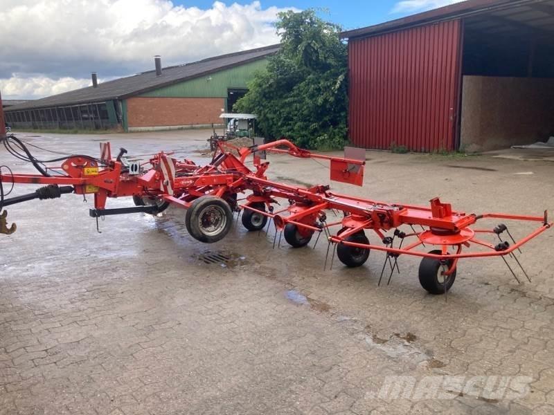 Kuhn GF 8702 T مكابس وميبسات التبن