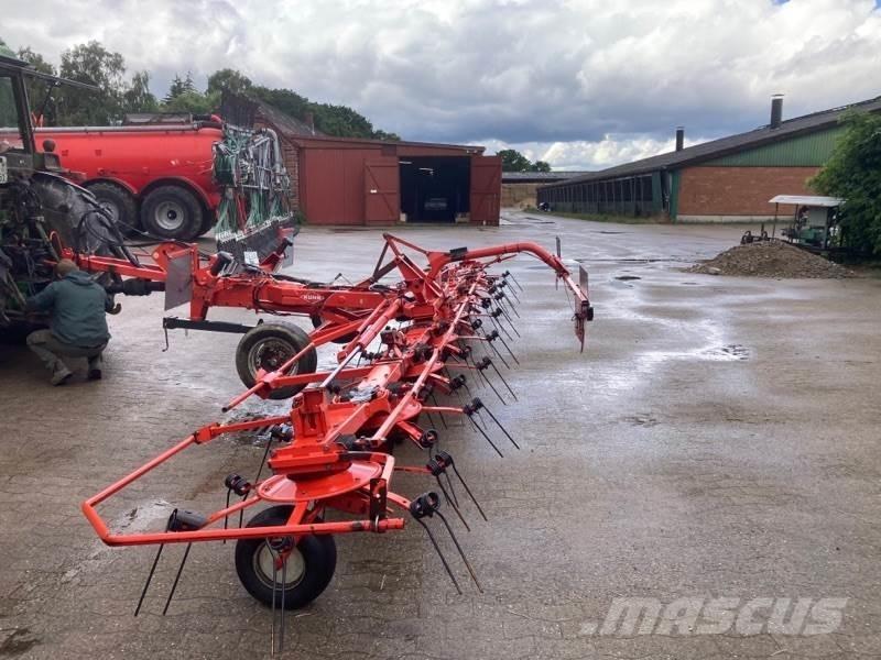 Kuhn GF 8702 T مكابس وميبسات التبن