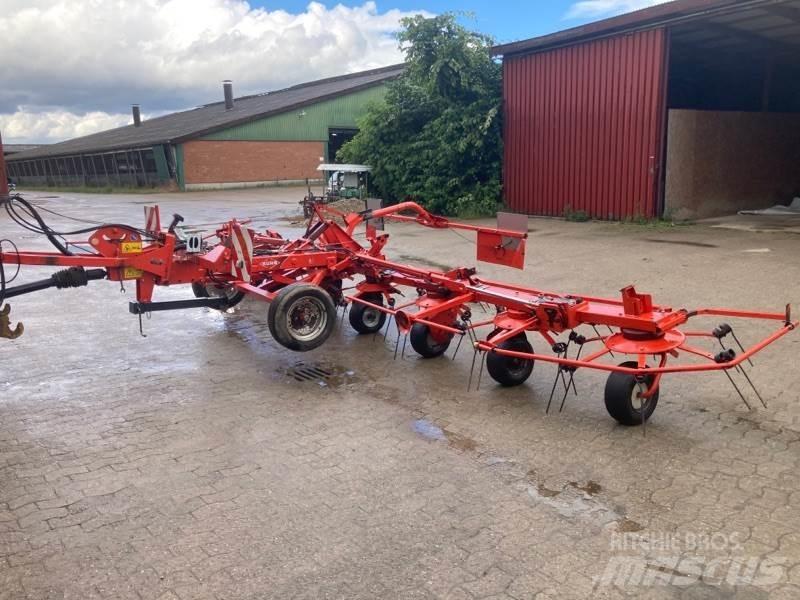 Kuhn GF8702T مكابس وميبسات التبن