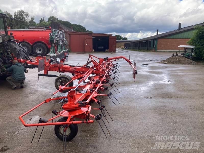 Kuhn GF8702T مكابس وميبسات التبن
