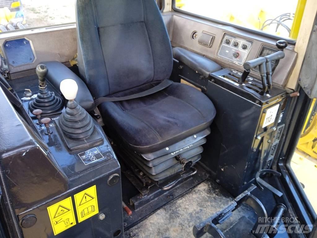 Komatsu D 155 AX-3 بلدوزرات مجنزرة