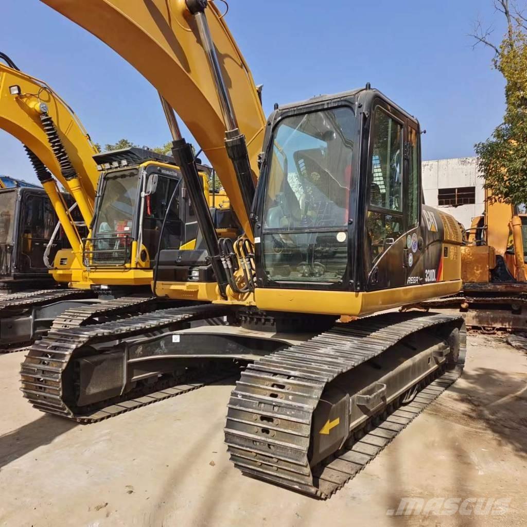 CAT 320 D L حفارات زحافة