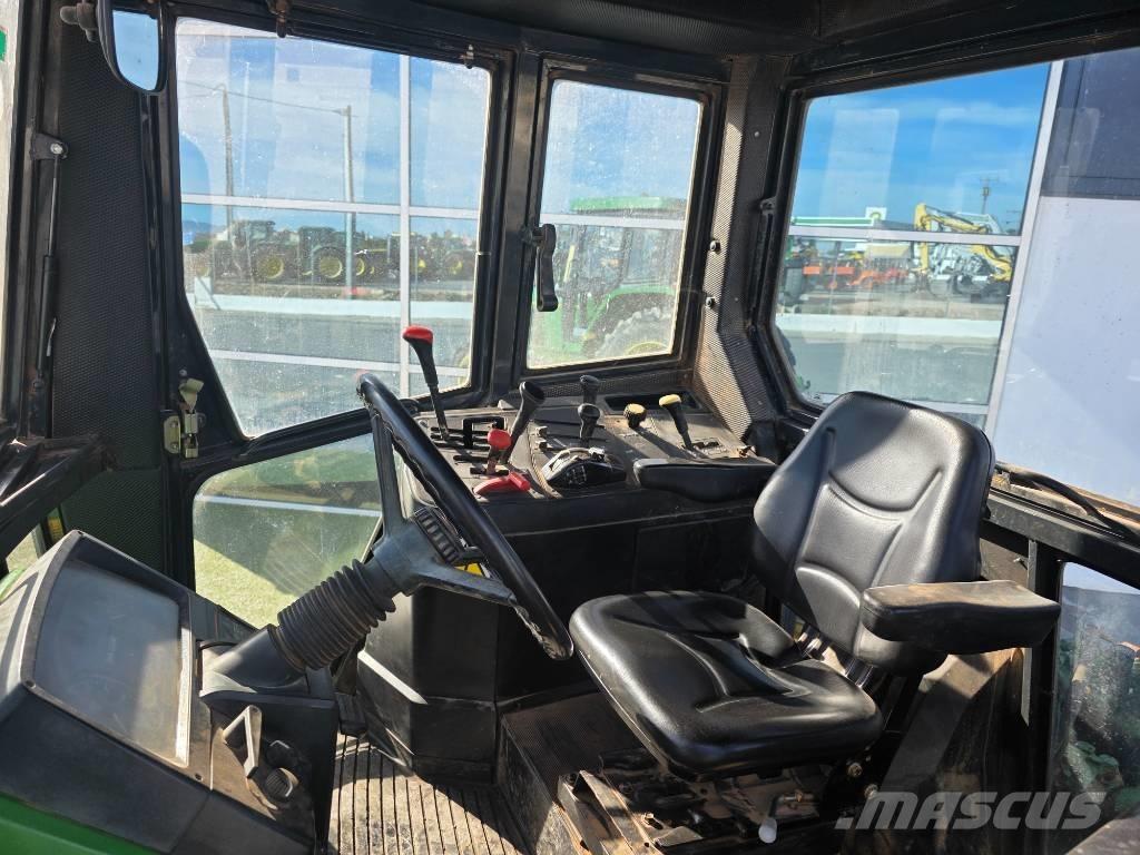 John Deere 6100 الجرارات