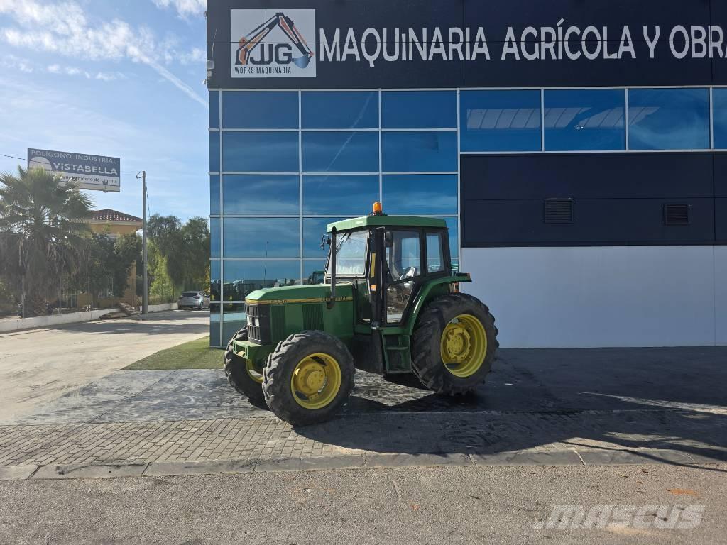 John Deere 6100 الجرارات