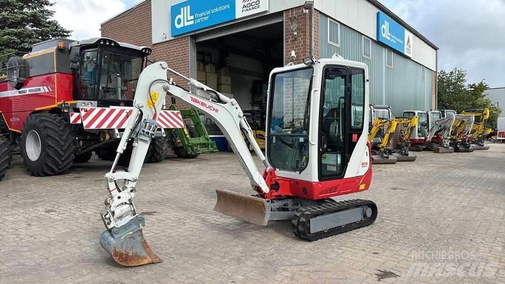 Takeuchi TB216 A حفارات صغيرة أقل من 7 طن (حفارات صغيرة)