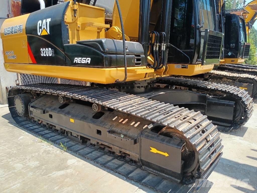 CAT 320D2 حفارات زحافة
