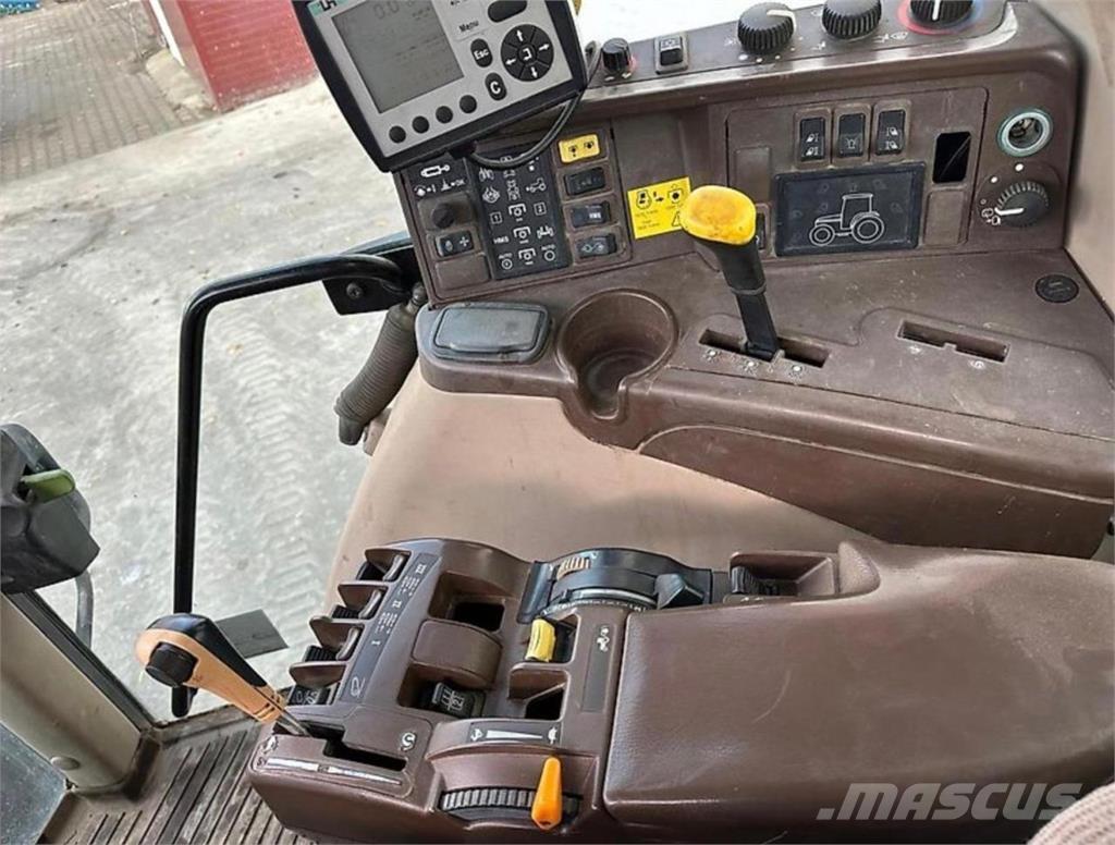 John Deere 6920 الجرارات