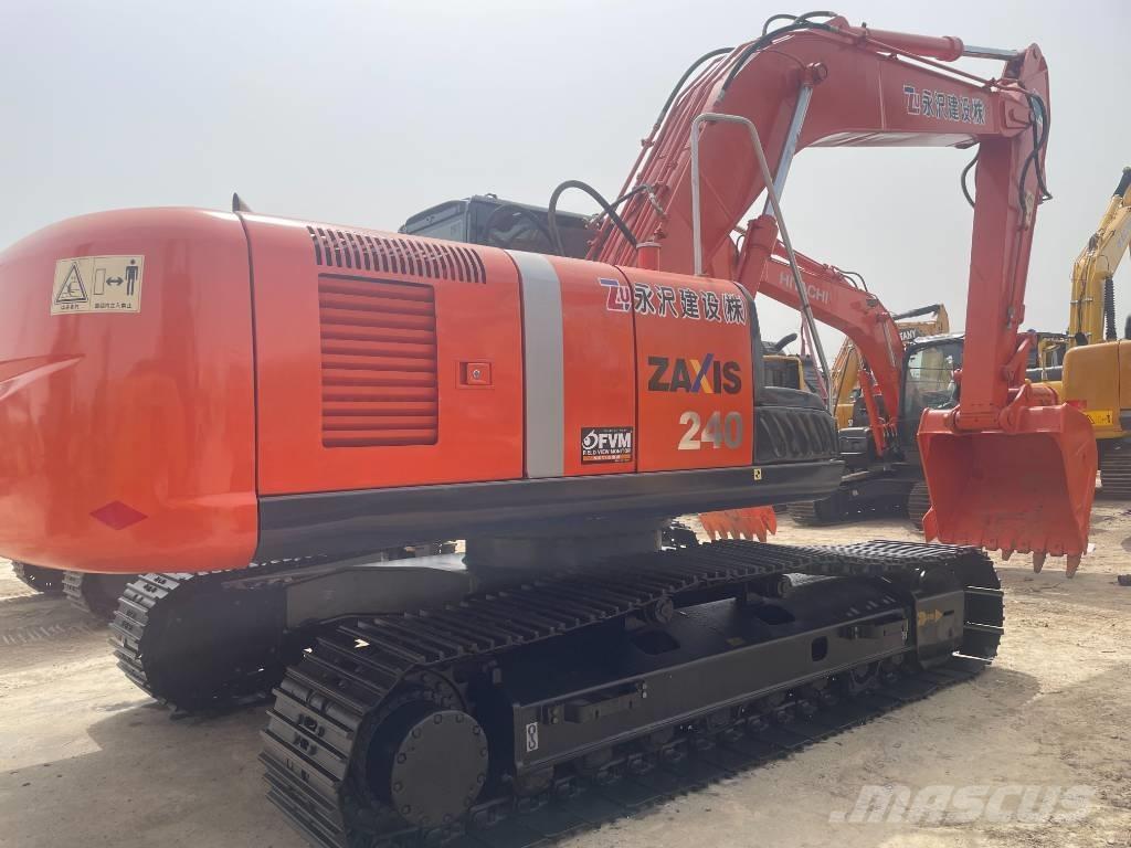 Hitachi ZX 240 حفارات زحافة