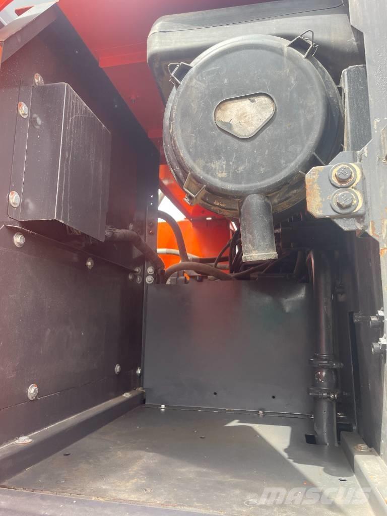 Hitachi ZX 240 حفارات زحافة