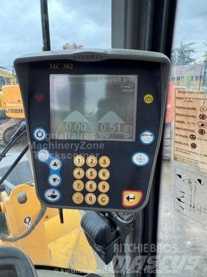 Volvo L 30 B لوادر بعجل