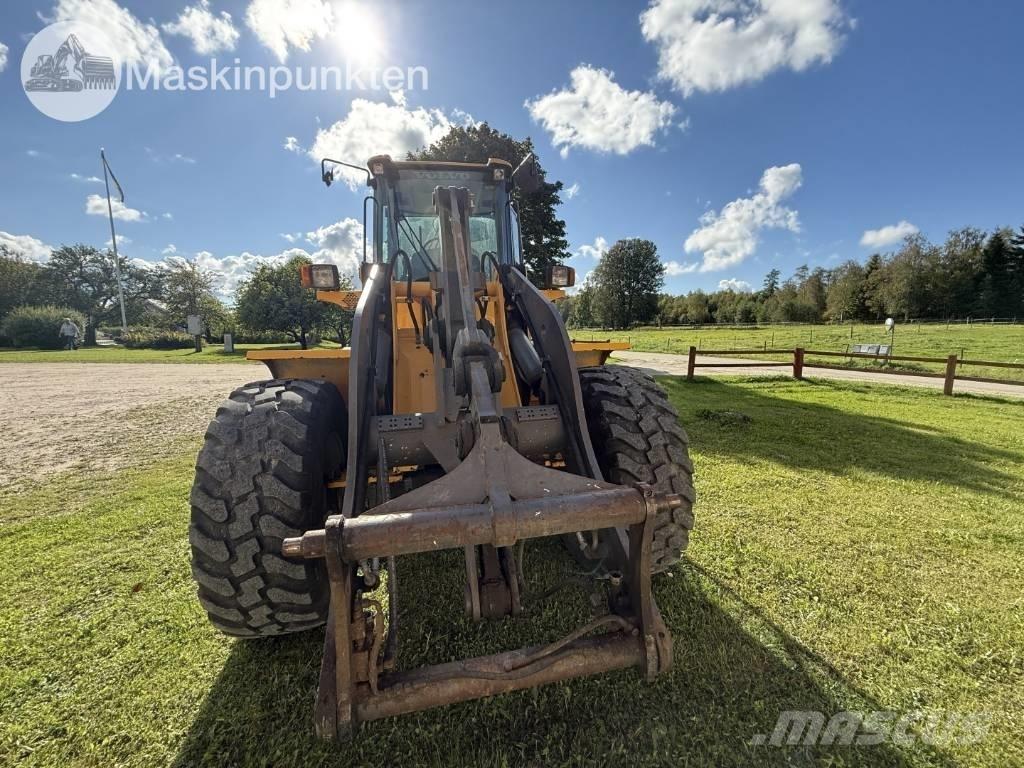 Volvo L 40 B لوادر بعجل