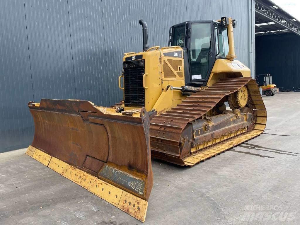 CAT D6N LGP بلدوزرات مجنزرة