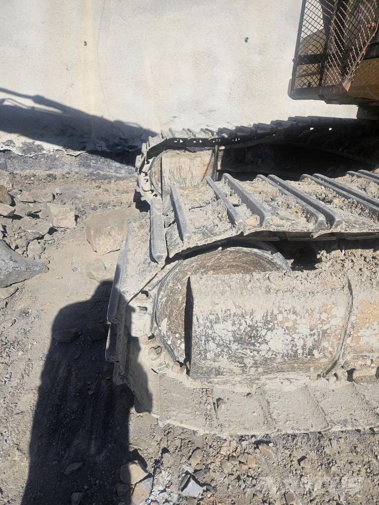 CAT 330 حفارات زحافة