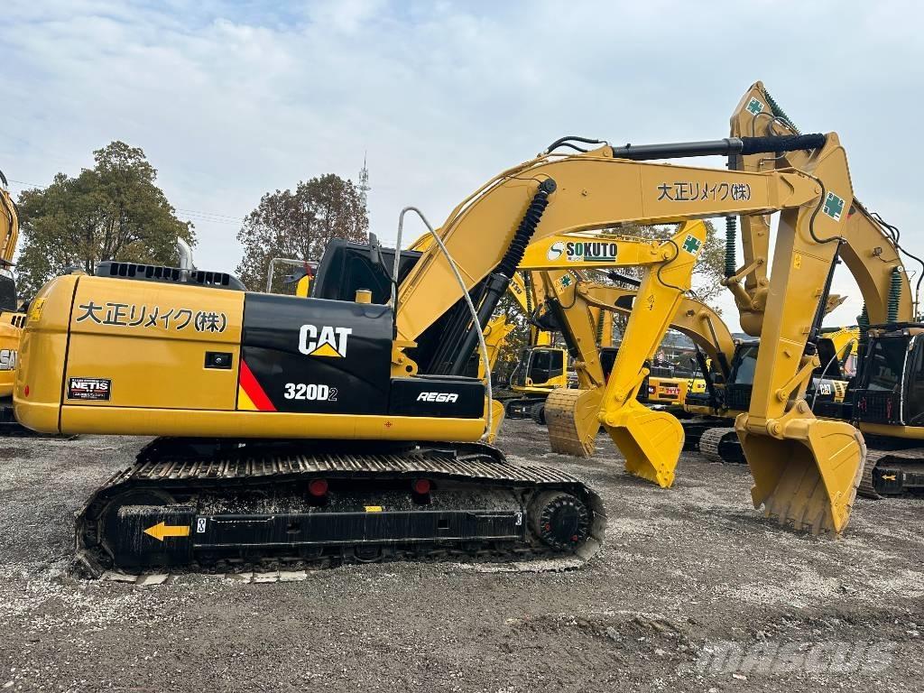 CAT 320 D2 حفارات زحافة