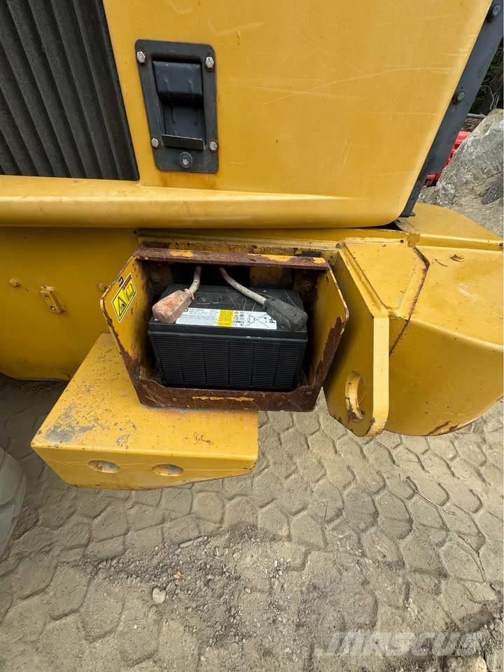 CAT 930 G لوادر بعجل