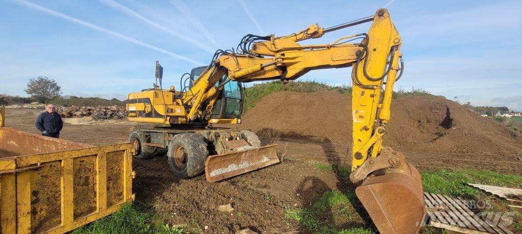 JCB JS 130 W حفارات بعجل