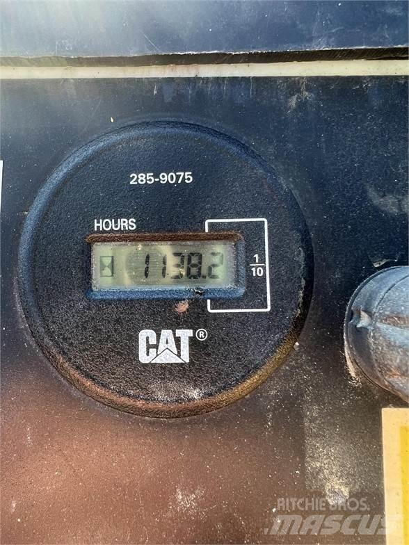 CAT PS-150B مداحل ذات إطارات هوائية
