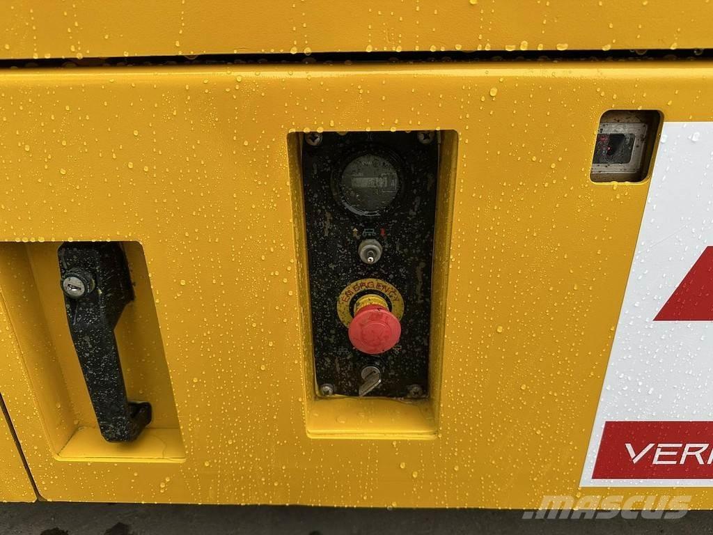 JCB S2032E رافعات ومنصات أخرى