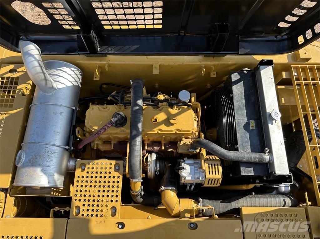 CAT 325C حفارات زحافة