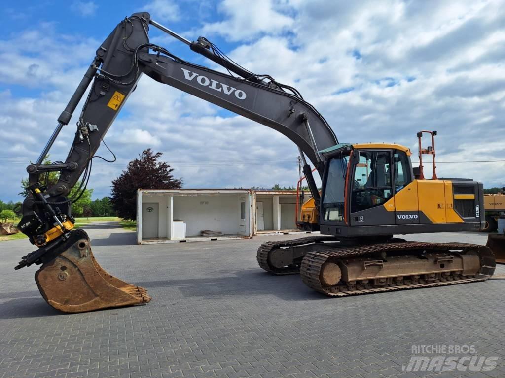 Volvo EC 220 EL حفارات زحافة