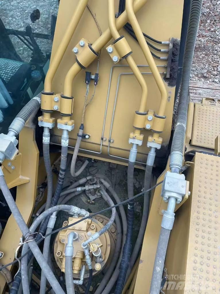 CAT 336 حفارات زحافة