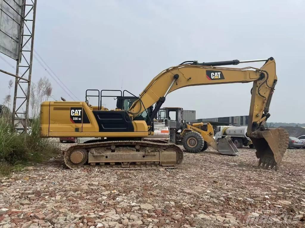 CAT 336 حفارات زحافة