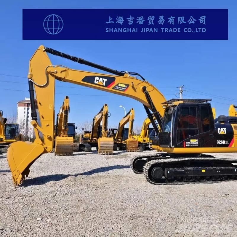 CAT 326 D حفارات زحافة