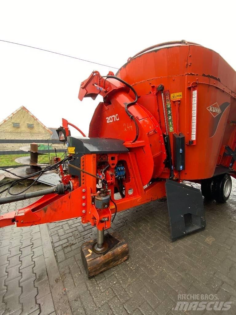 Kuhn Typ 2070 ملقمات خلاط