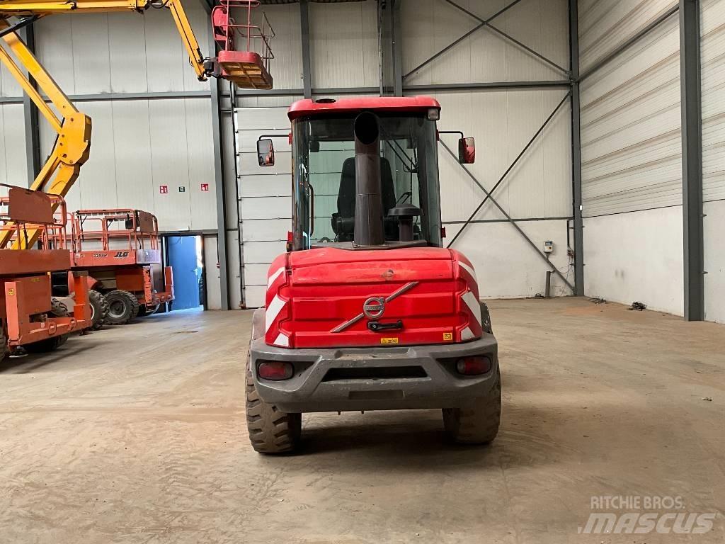 Volvo L 30 G لوادر بعجل
