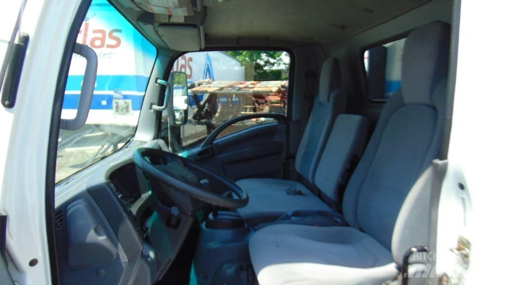 Isuzu NRR شاحنات مسطحة/مفصلية الجوانب