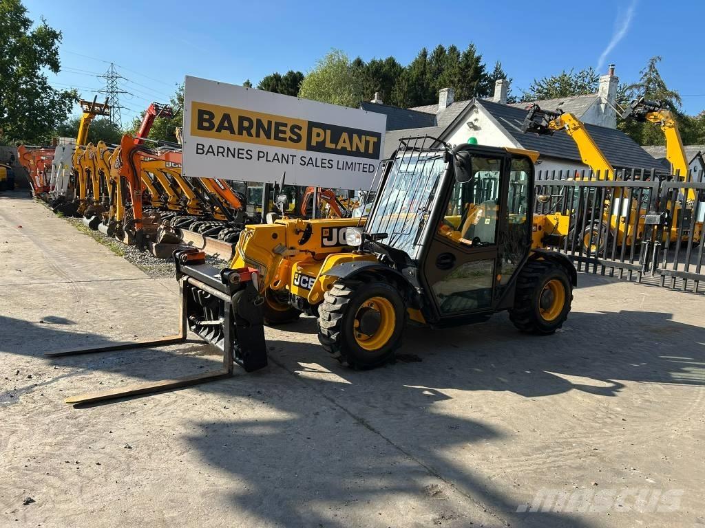 JCB 525-60 مناولات متداخلة
