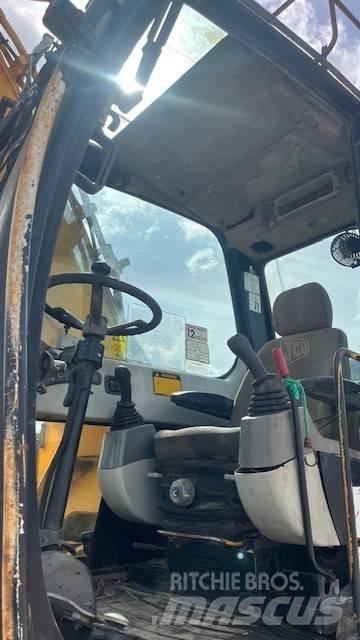 JCB JS 175 W حفارات بعجل