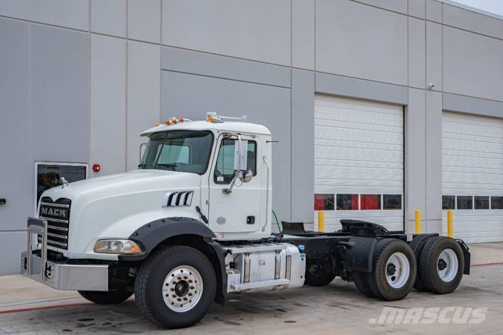 Mack Granite GU 813 وحدات الجر