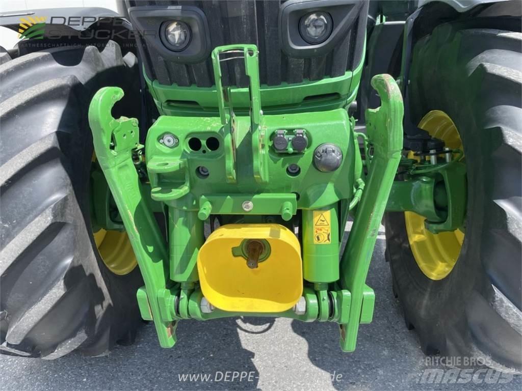 John Deere 6230R الجرارات