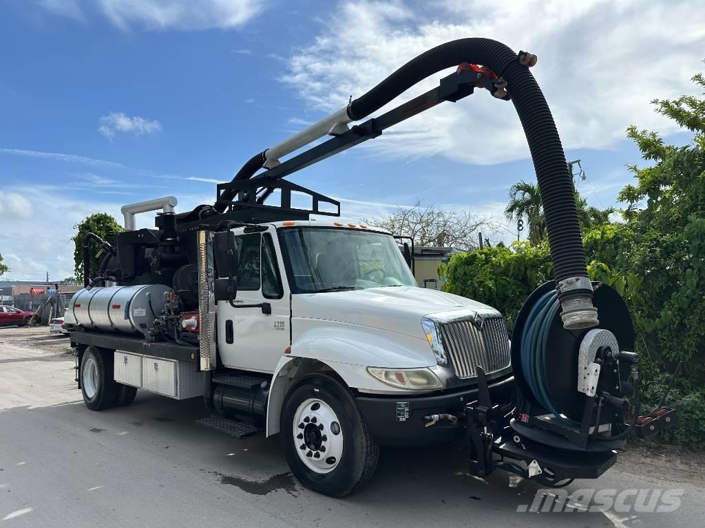 International 4300 شاحنات مزدوجة / خلخلة