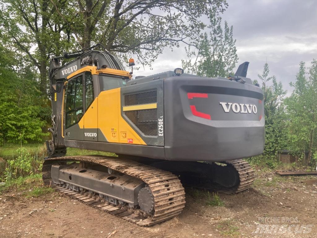 Volvo EC 250 EL حفارات زحافة