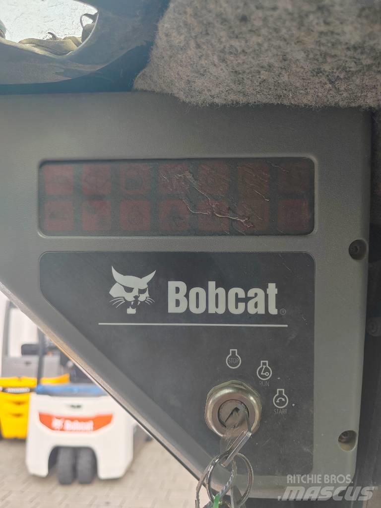 Bobcat T 140 لوادر انزلاقية التوجيه