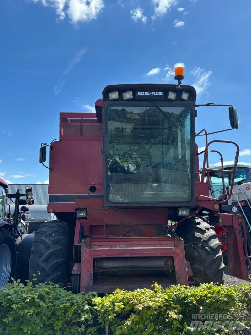Case IH 1680 Axial حصادات
