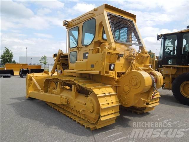 CAT D 7 G بلدوزرات مجنزرة