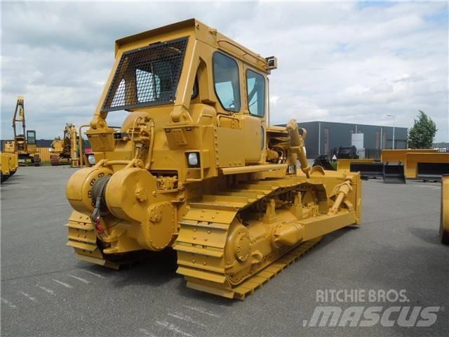 CAT D 7 G بلدوزرات مجنزرة
