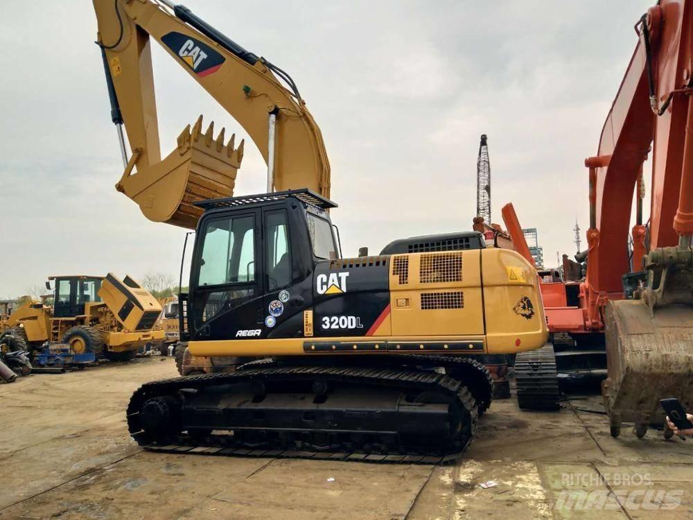 CAT 320D حفارات زحافة