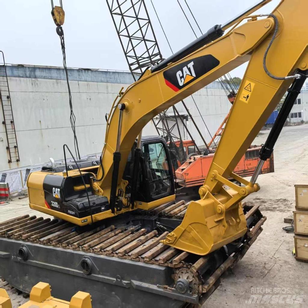 CAT 320 D الحفارات البرمائية