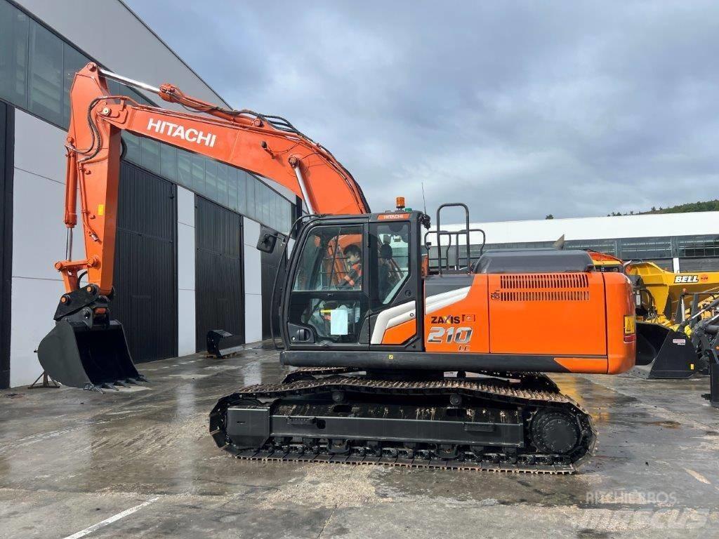 Hitachi ZX 210 LC-7 حفارات زحافة