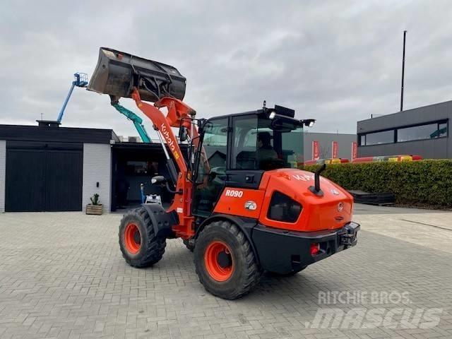 Kubota R 090 لوادر بعجل