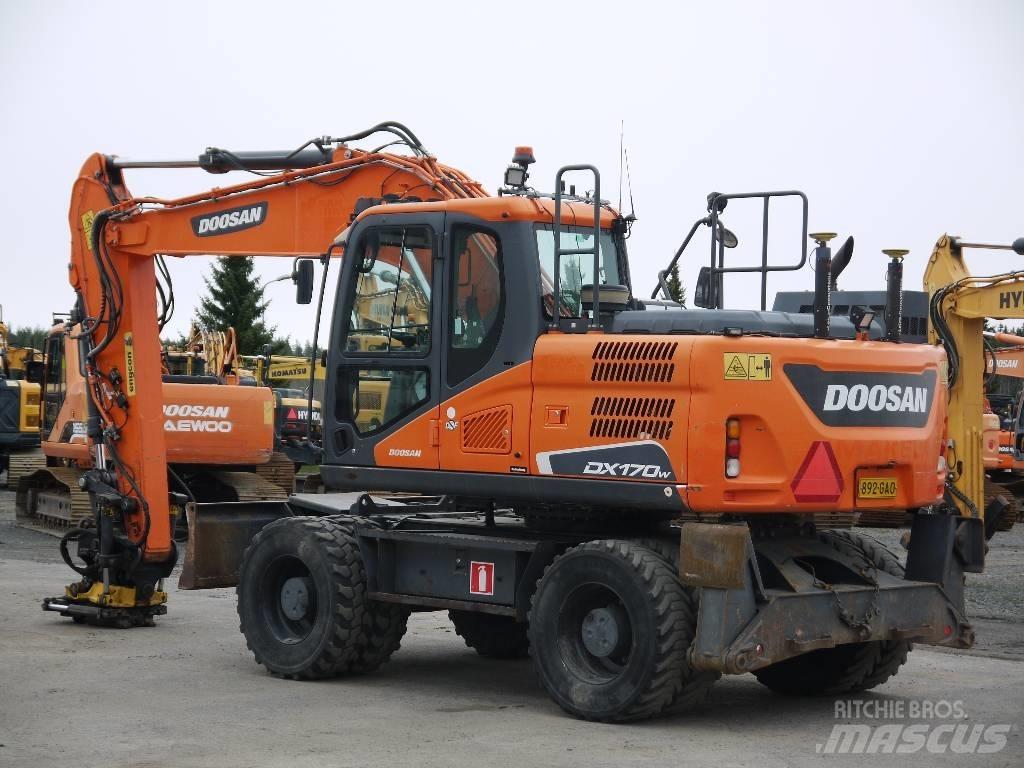 Doosan DX 170 W-5 حفارات بعجل